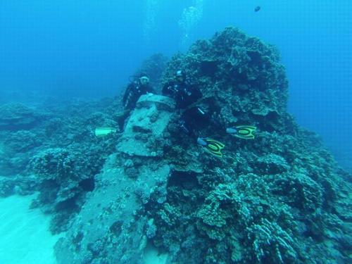moai-hundido